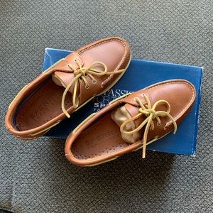 Sperry size 9 M